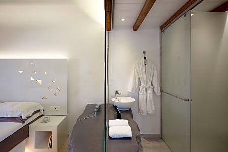 STANDARD DOUBLE ROOM WITH SIDE SEA VIEW