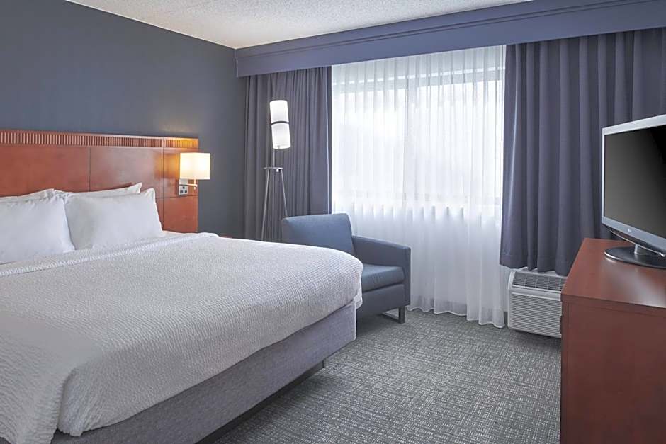Courtyard by Marriott Detroit Troy
