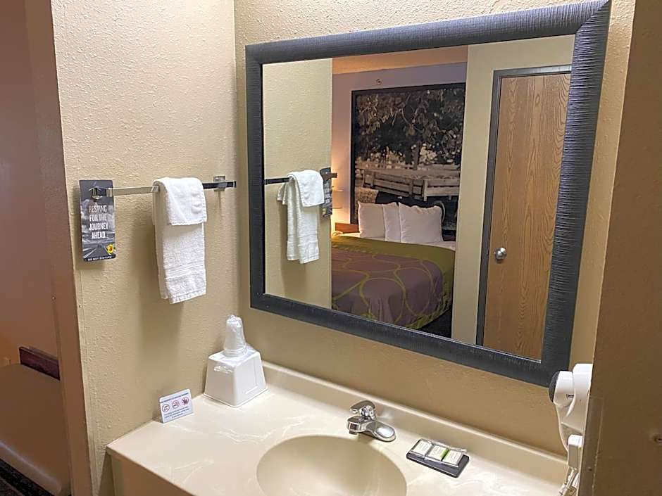 Super 8 by Wyndham Winfield-Quail Ridge Area