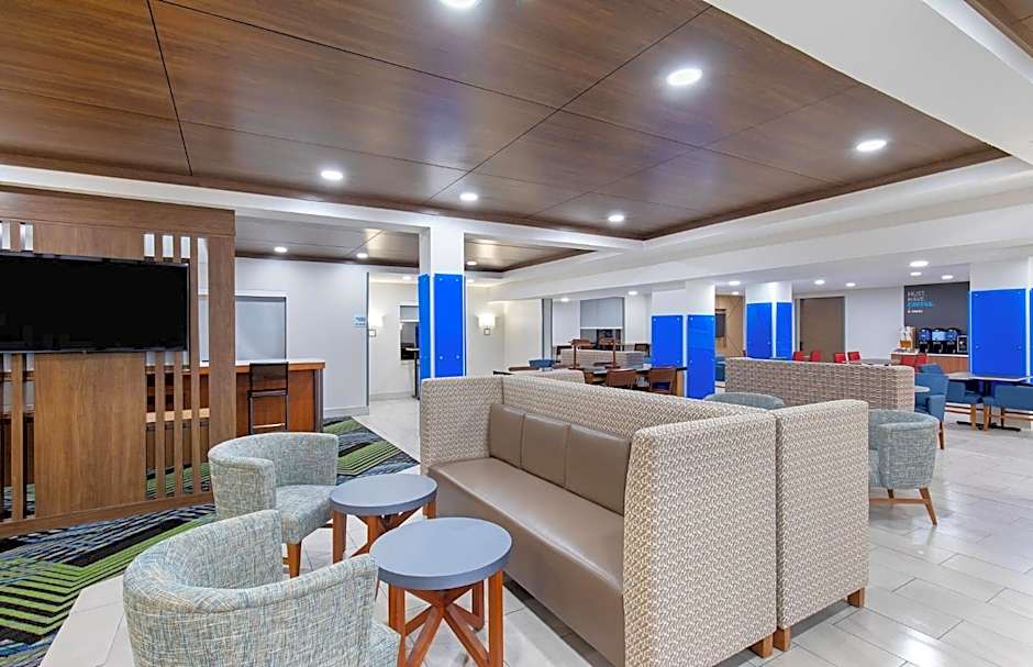 Holiday Inn Express Hotel & Suites Birmingham - Inverness 280 By IHG