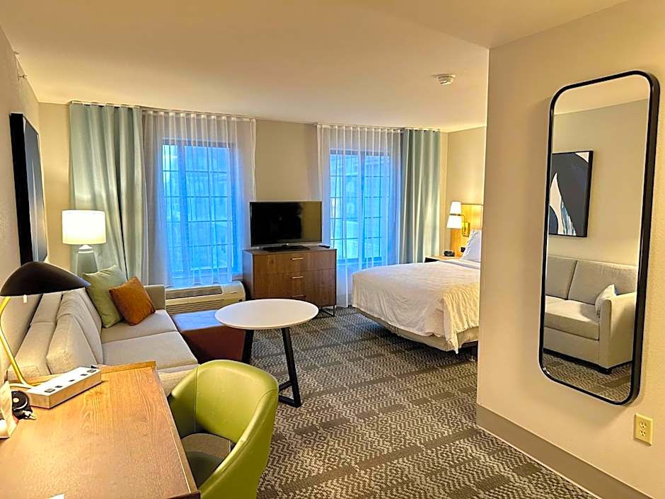 Staybridge Suites Milwaukee West-Oconomowoc By IHG