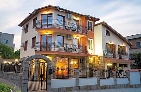 Family Hotel Preslav