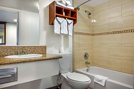 2 Queen Beds, Smoking, Upgrade