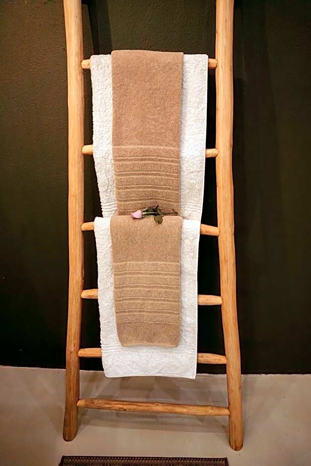 Bambuu Lakeside Lodge