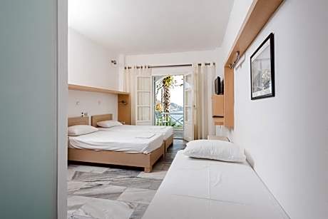 Standard Triple Room with Sea View