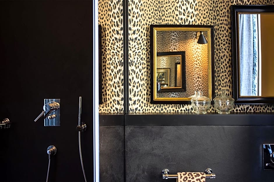 Velona's Jungle Luxury Suites