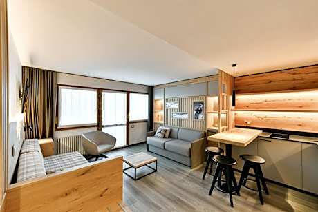 Suite with Mountain View