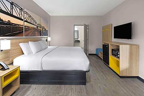 King Room with Roll-In Shower - Mobility Access/Non-Smoking