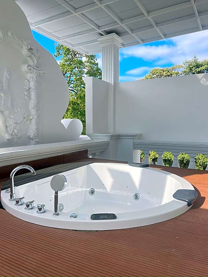 V20 Boutique Jacuzzi Hotel