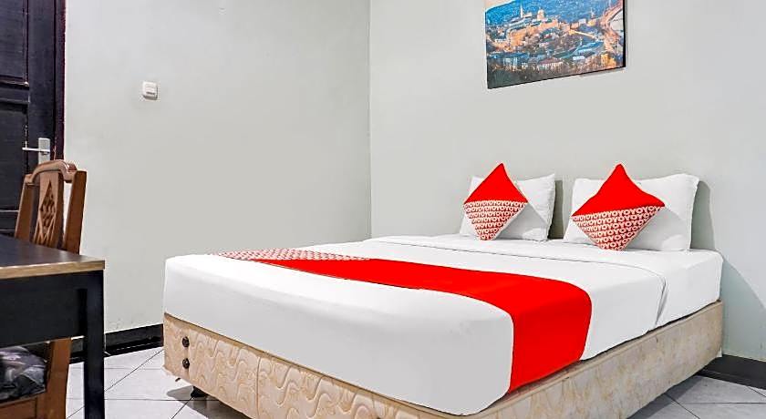 Hotel O Makassar near Mall Panakukkang formerly Sayang Home Stay