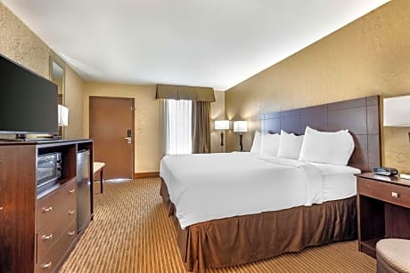 Double Room with Two Double Beds and Roll-In Shower - Disability Access