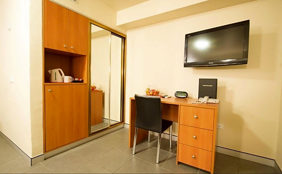 Liberty Plains Motor Inn