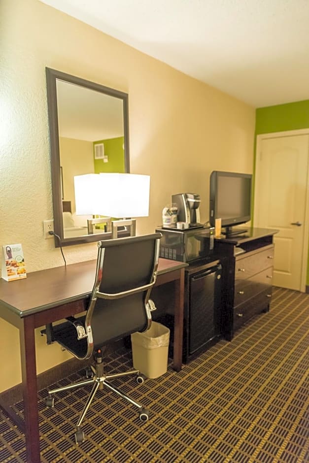 Holiday Inn Hazlet, an IHG Hotel