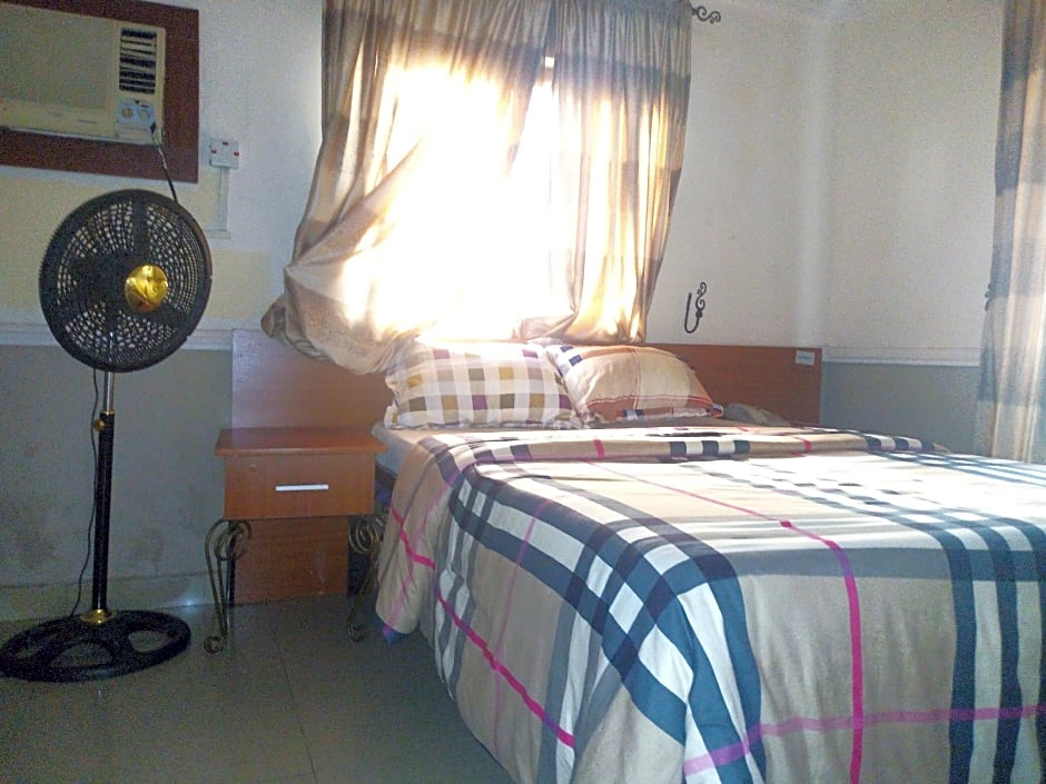 Aquatic Suites & Lounge