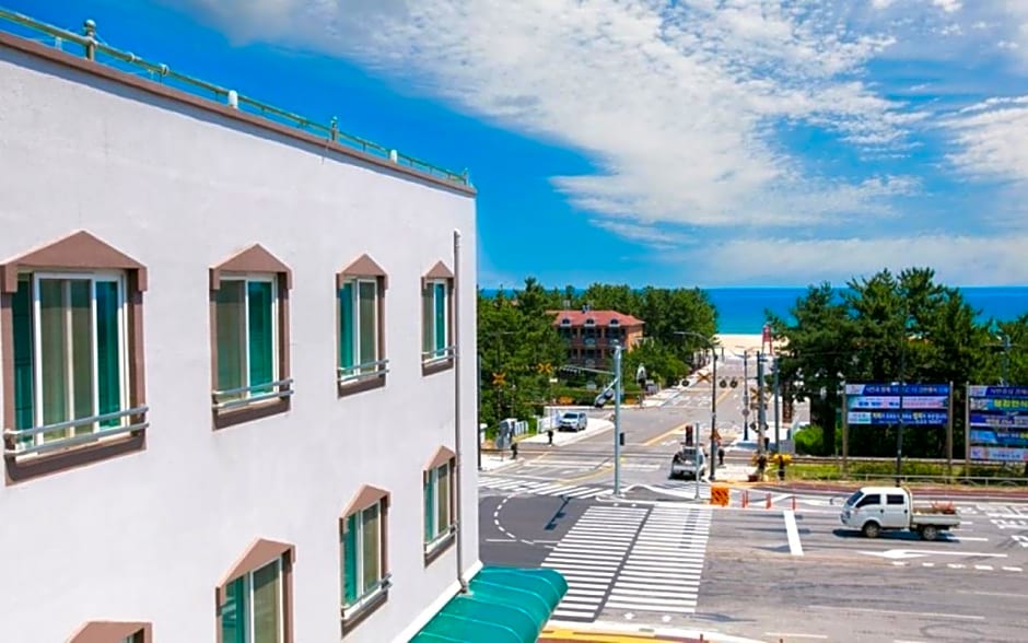 Donghae(mangsang) East House