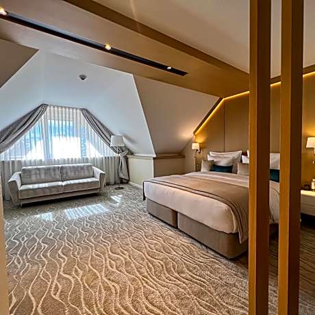 Deluxe Queen Room with Two Queen Beds