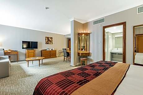 Suite with Spa Bath