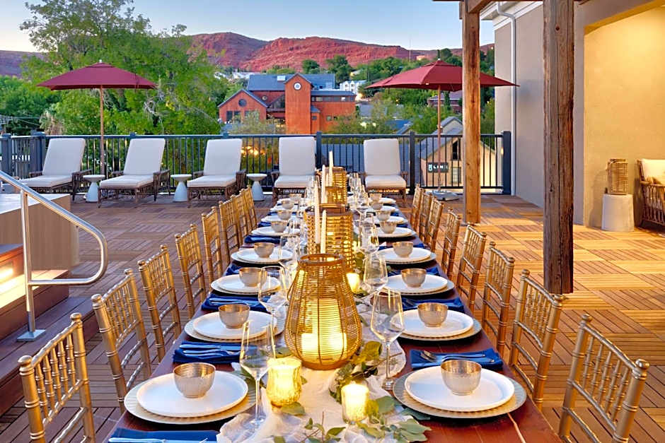 THE ADVENIRE, AUTOGRAPH COLLECTION