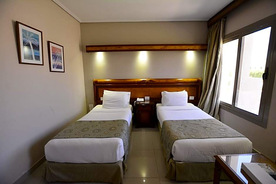Green Leaves Hotel