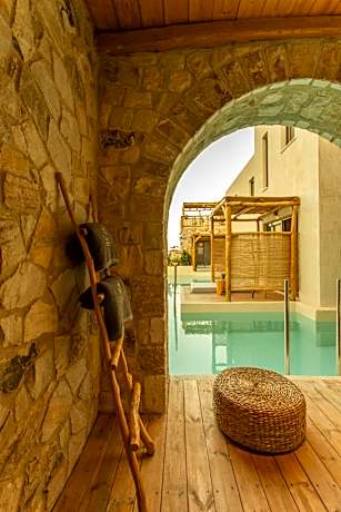 Arch Rooms | Swim Up