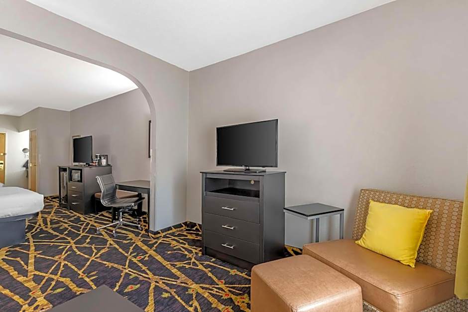 Best Western Plus Des Moines West Inn And Suites