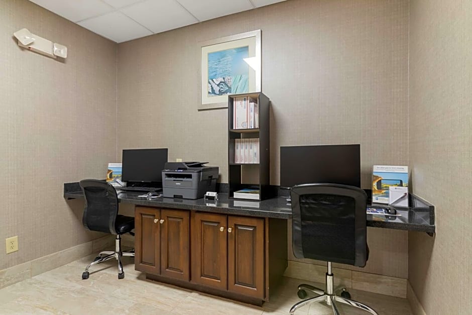Best Western Plus Brunswick Inn & Suites