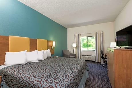 1 King Bed, Non-Smoking