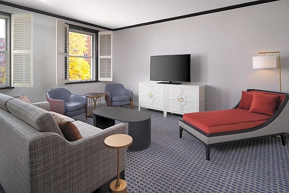 Hilton Orrington / Evanston