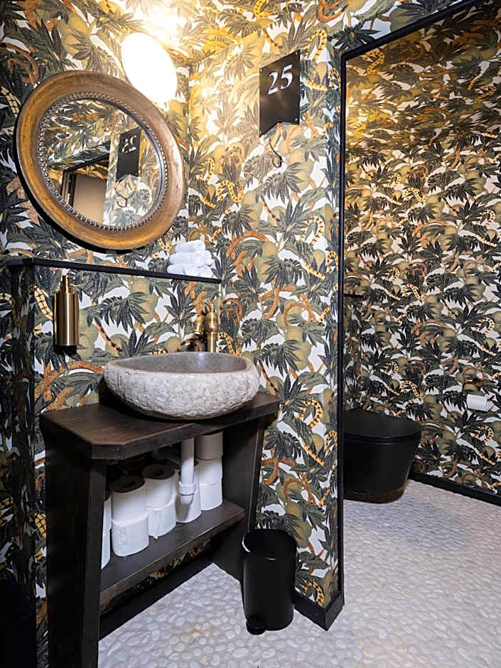 Peanut Medieval Lodge