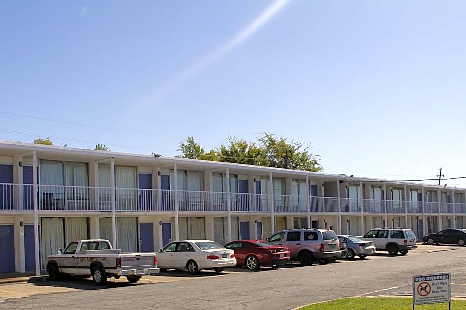 LoneStar Inn and Suite