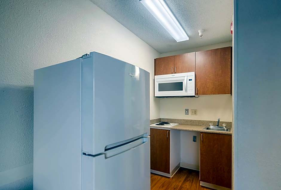 HomeTowne Studios Denver - Thornton