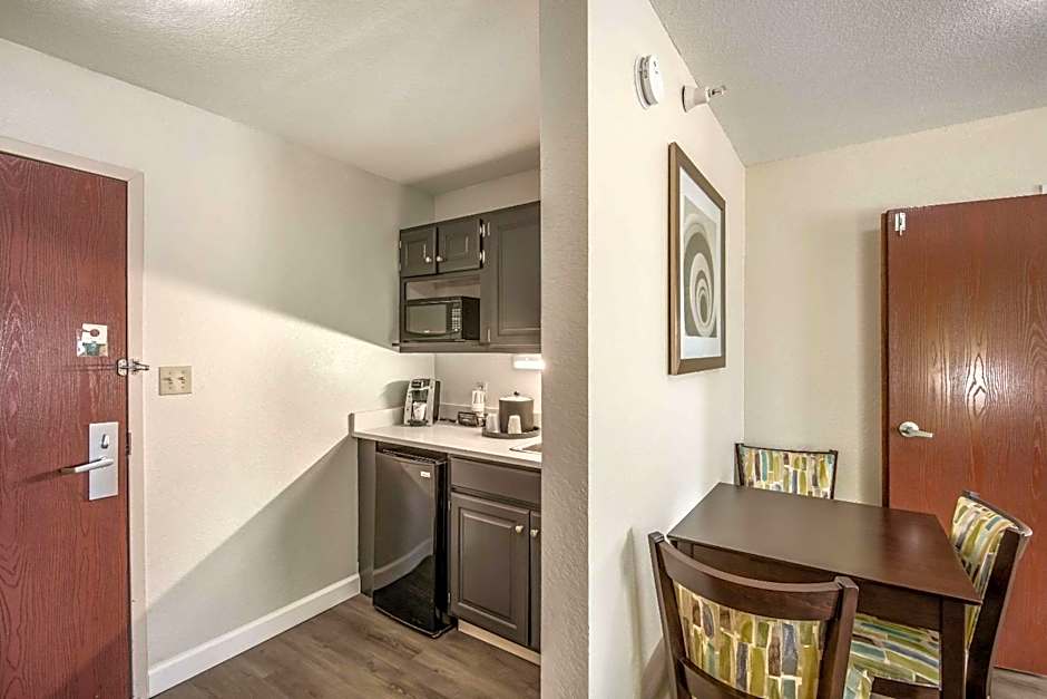 Quality Inn & Suites Quincy - Downtown