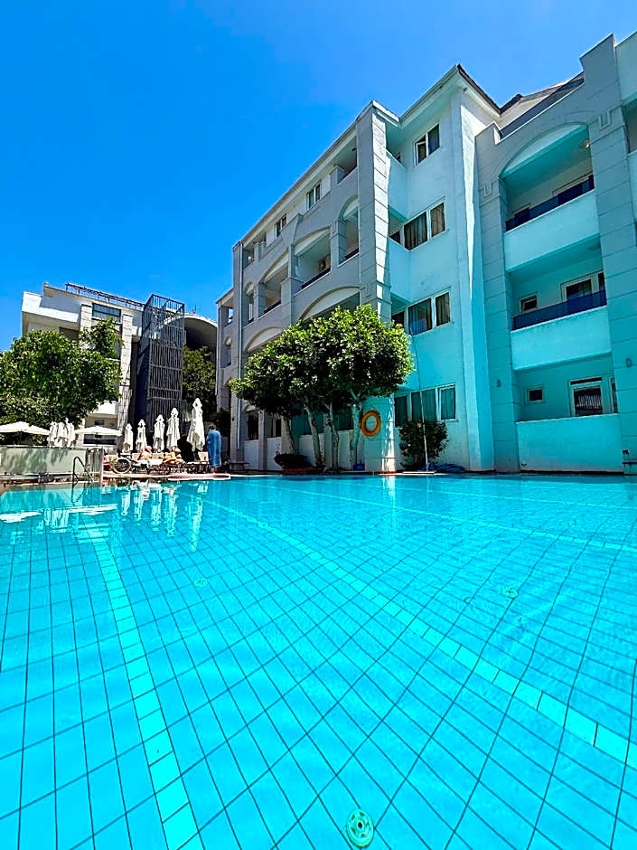 Two Seas Hotel