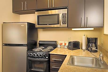 Studio, 1 King Bed with Sofa bed (Mobility/Hearing Access, Roll-in Shwr)