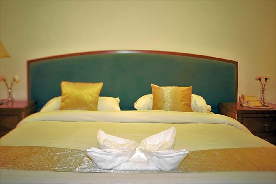 New MerryLand Hotel