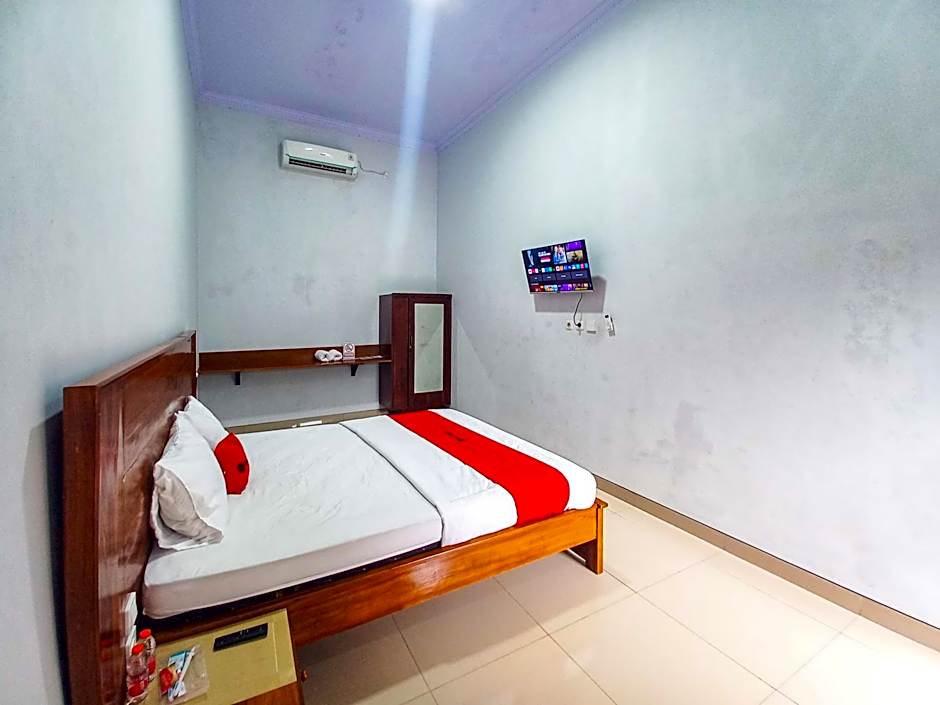 RedDoorz Plus Syariah at Umyas Hotel near Terminal Anjuk Ladang Nganjuk