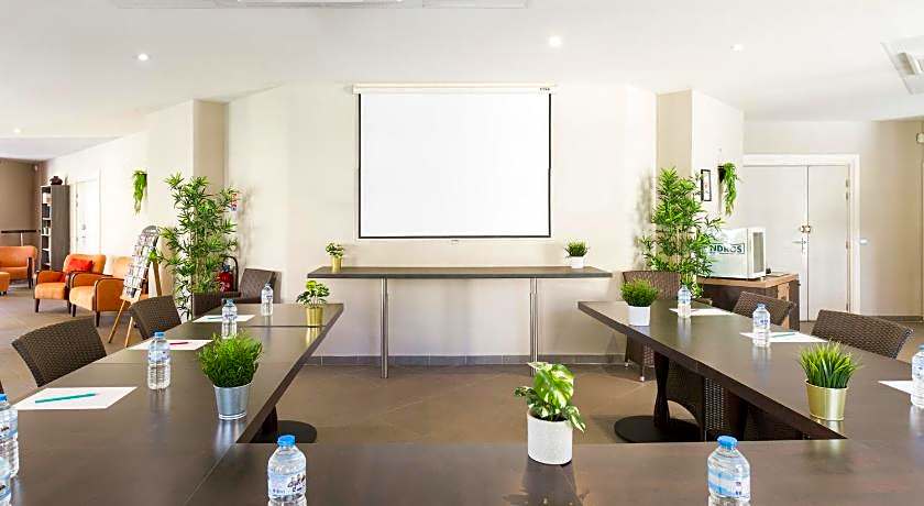 Park & Suites Village Aix-Le Rousset