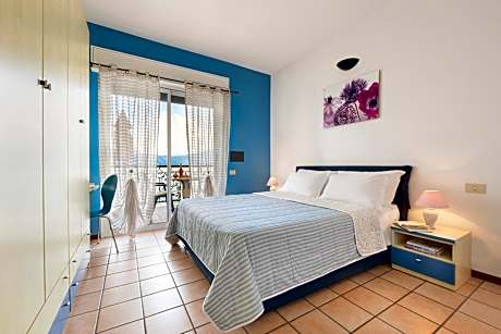 One-Bedroom Apartment with Balcony Lake View