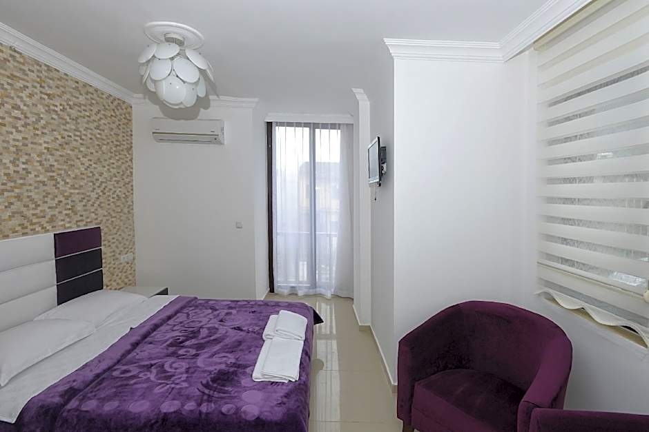 Foto 1 dari 7 — Double Room