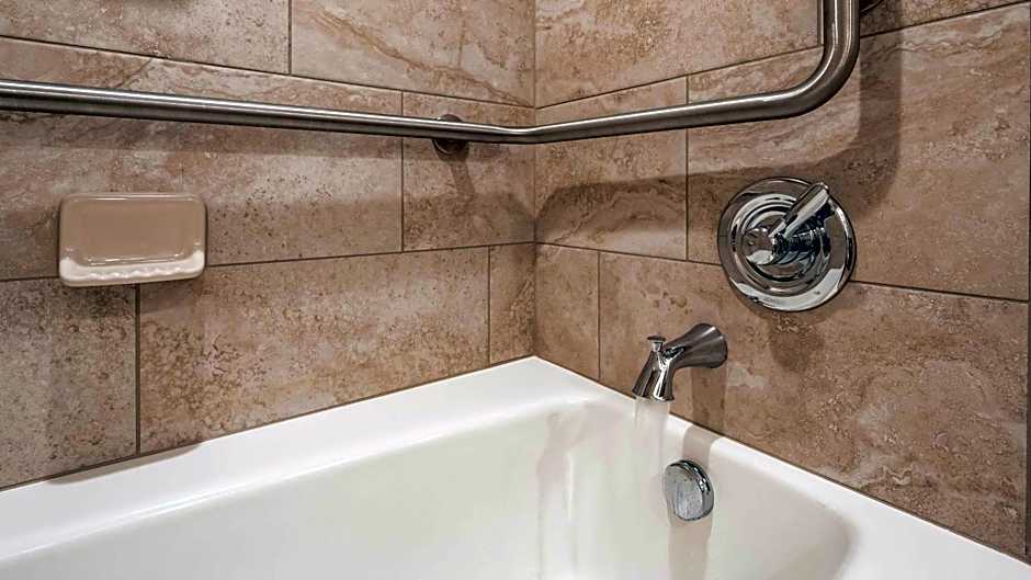 Best Western Plus Silver Saddle Inn