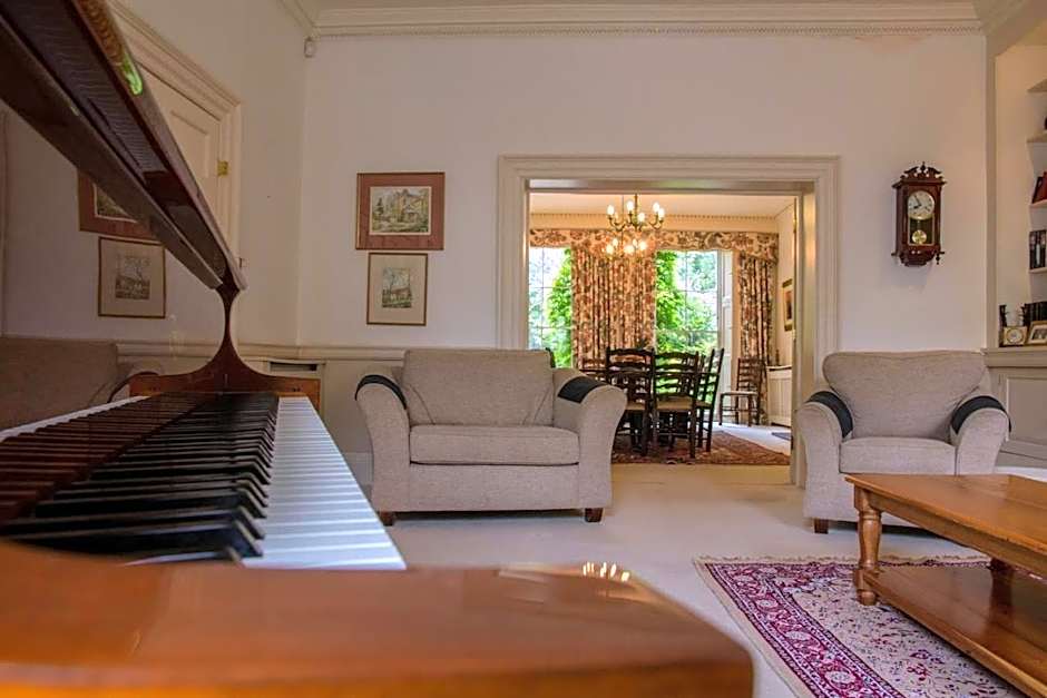 East Pallant Bed and Breakfast, Located in Large Georgian Townhouse in Central Chichester