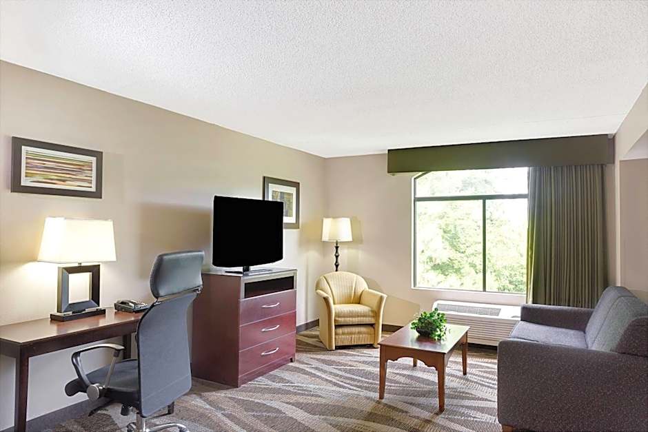 Wingate by Wyndham Raleigh Durham / Airport