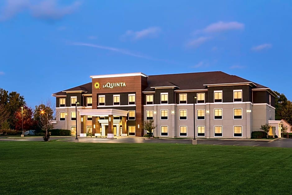 La Quinta Inn & Suites by Wyndham Lackawanna - Buffalo