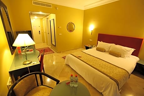 Premium Room 1 Queen or 2 Single Beds Sea/Pool View