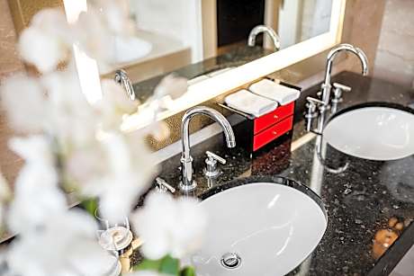 Premier Castle View King Room