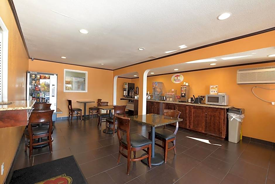 Super 8 by Wyndham Midwest City OK