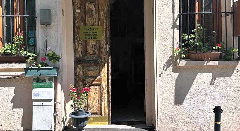 Tom Square Boutique Hotel