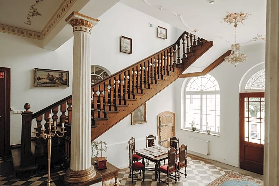 Pałac Bogaczów - noclegi - restauracja - przyjęcia