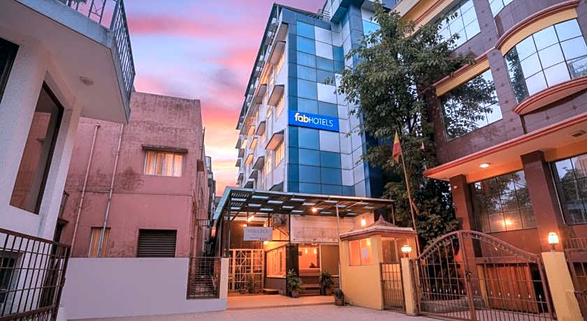 FabHotel Savi Inn - Nr. Mantri Square Mall