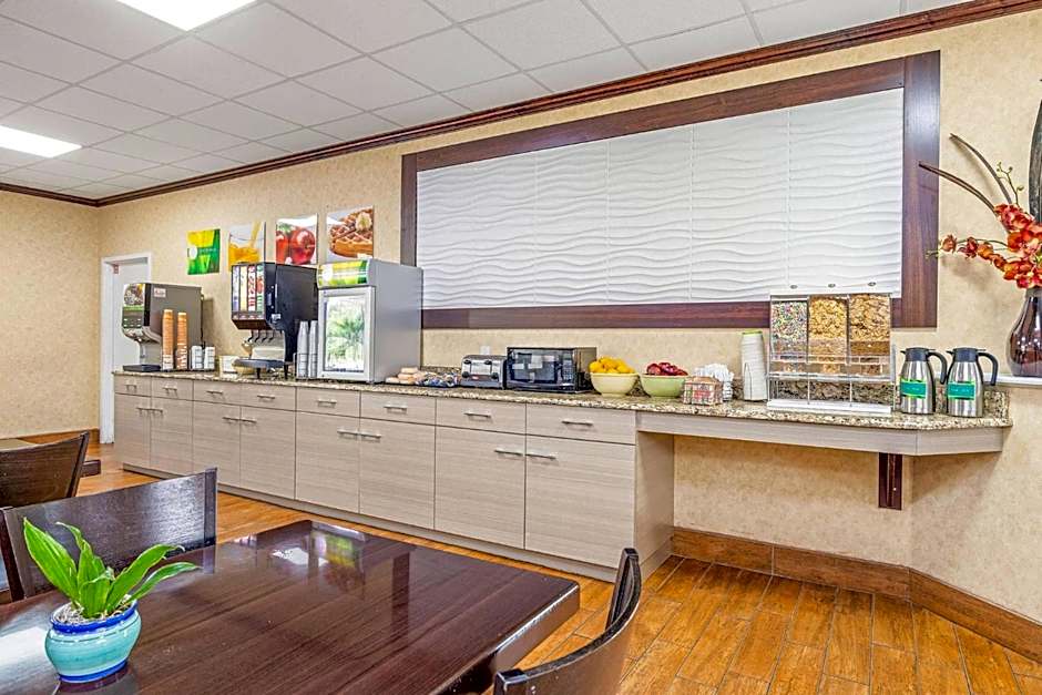 Quality Inn & Suites Tampa near Fairgrounds and Casino